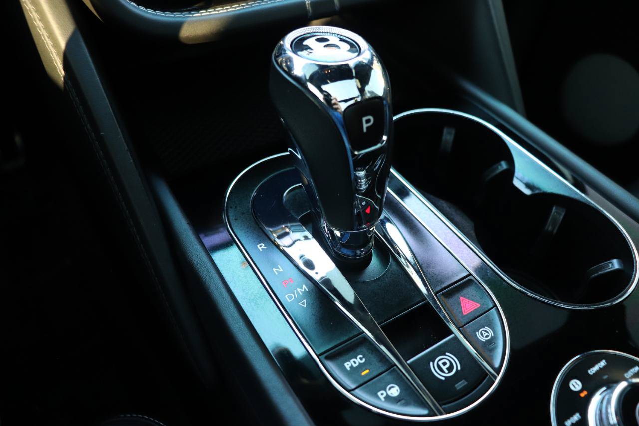 Used 2018 Bentley Bentayga AWD/4WD image 52