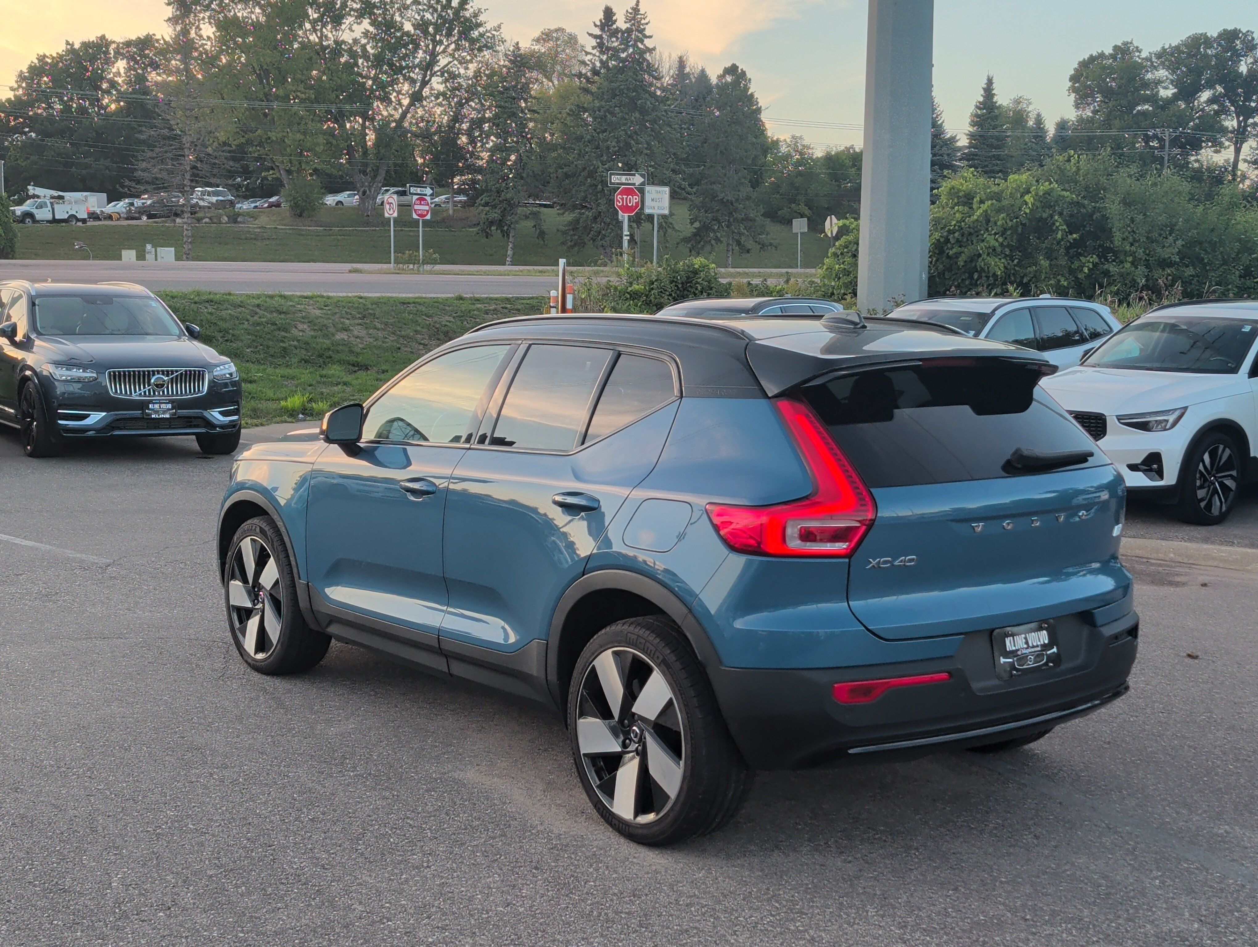 Used 2023 Volvo XC40 Recharge Ultimate w/ Protection Package Premier AWD/4WD image 5