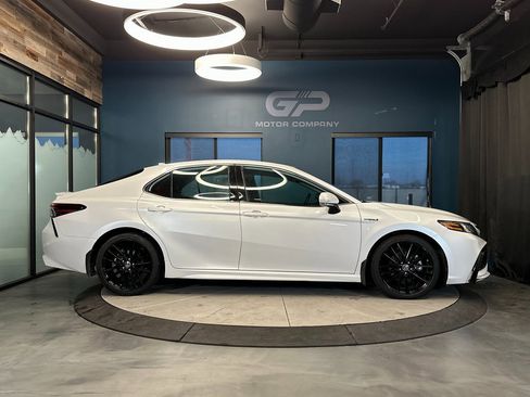 Used 2021 Toyota Camry XSE image 2