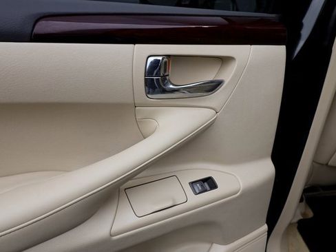 Used 2013 Lexus LX 570 4WD image 42