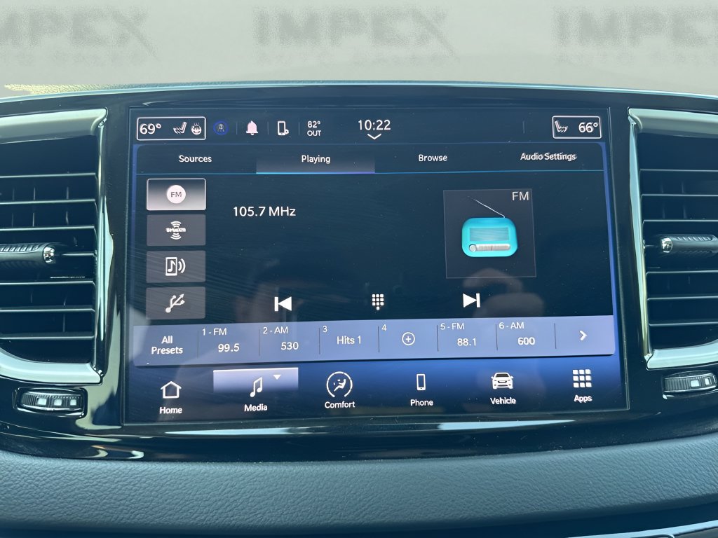 Used 2023 Chrysler Pacifica Touring-L FWD image 18