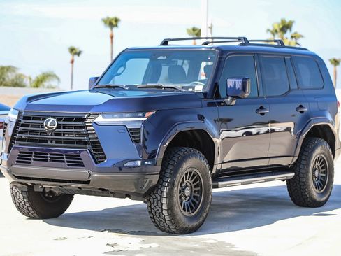 Used 2025 Lexus GX 550 w/ Accessory Package (Z1) image 3