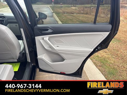 Used 2023 Volkswagen Tiguan SE R-Line image 33