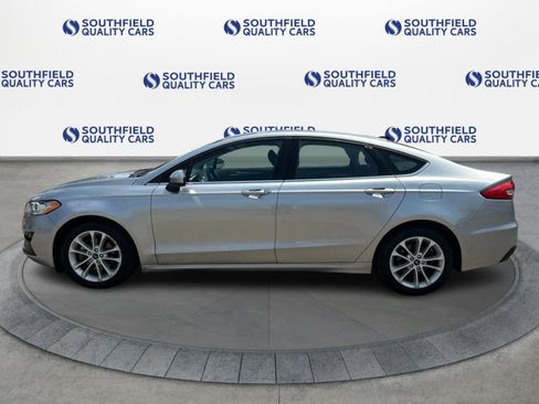 Used 2020 Ford Fusion SE FWD image 3