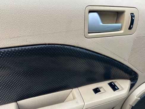 Used 2005 Ford Mustang GT Premium image 11