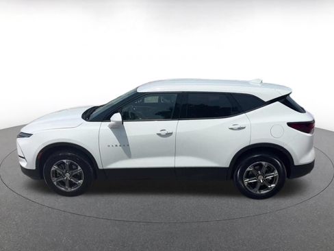 Used 2025 Chevrolet Blazer LT FWD image 9