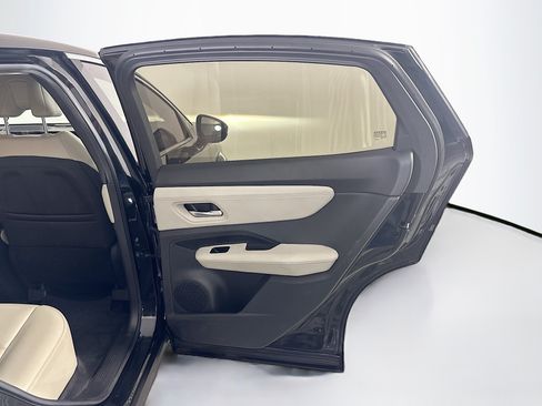Used 2023 Nissan Ariya FWD image 31