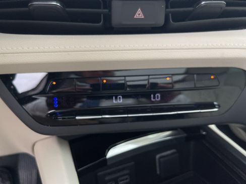 Used 2023 Buick Envision Avenir AWD/4WD image 28