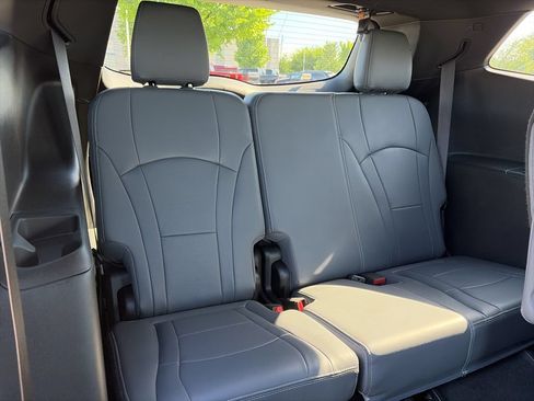 Used 2024 Buick Enclave Premium AWD/4WD image 41