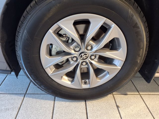 Used 2022 Toyota Sienna XLE AWD/4WD image 25
