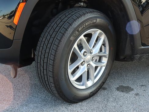 New 2025 Jeep Grand Cherokee Laredo X w/ Luxury Tech Group I image 12