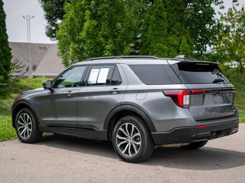 Used 2025 Ford Explorer ST-Line AWD/4WD image 7