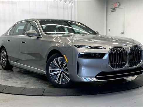 Used 2024 BMW i7 eDrive50 RWD image 7