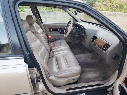 Used 1988 Lincoln Continental Signature FWD image 30