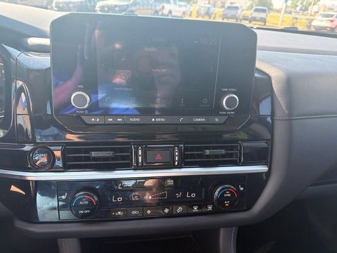 Used 2025 Nissan Pathfinder SV AWD/4WD image 14