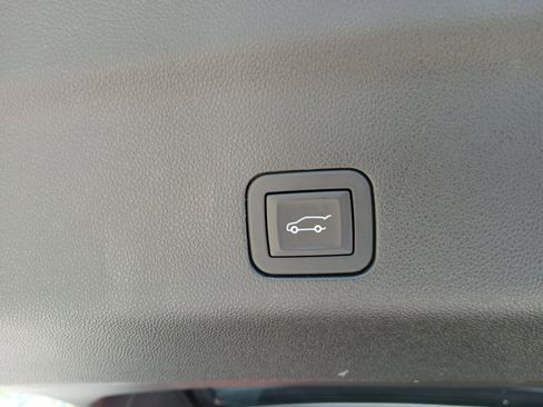 Used 2024 Chevrolet Suburban Premier AWD/4WD image 26