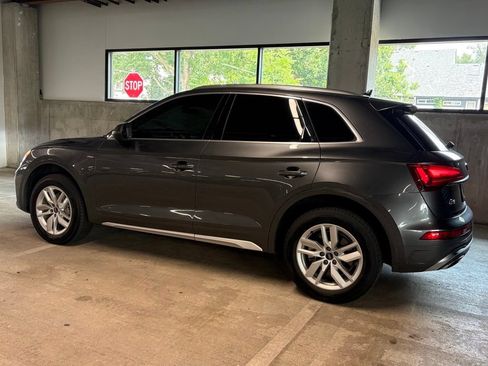 Used 2023 Audi Q5 2.0T Premium w/ Convenience Package AWD/4WD image 2