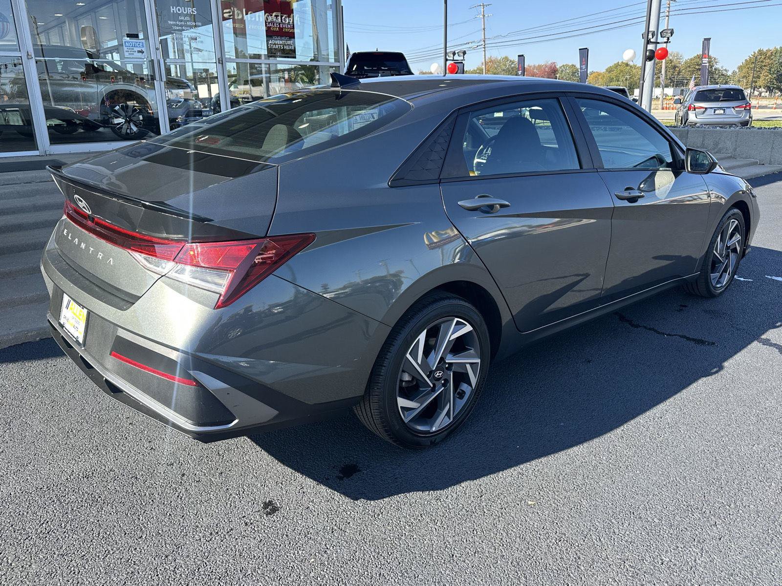 Used 2025 Hyundai Elantra Sport FWD image 13