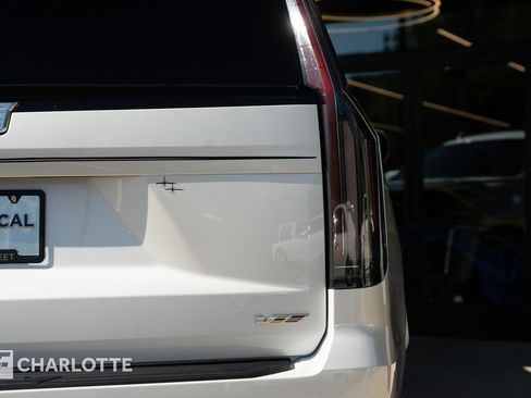 Used 2023 Cadillac Escalade V w/ LPO, ONYX Package image 14