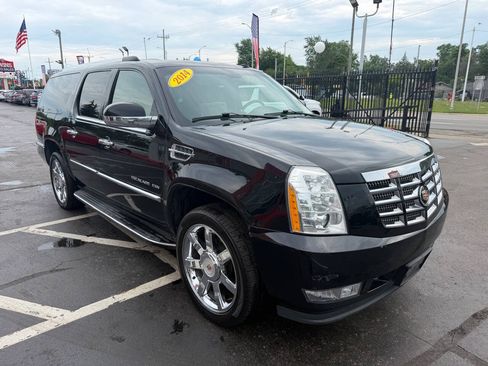 Used 2014 Cadillac Escalade ESV Luxury AWD/4WD image 3