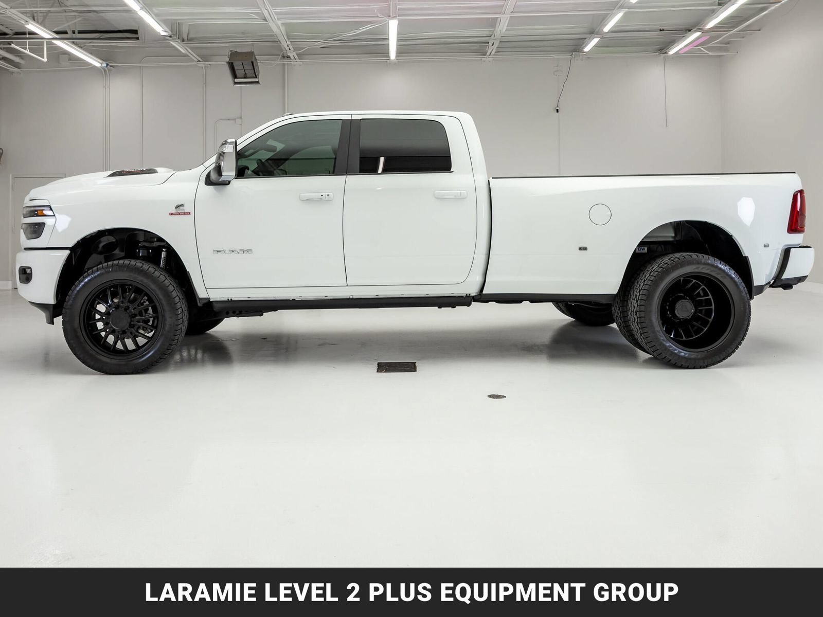 Used 2026 RAM 3500 Laramie AWD/4WD image 5