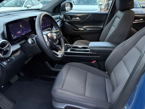 Used 2025 Chevrolet Equinox LT image 25