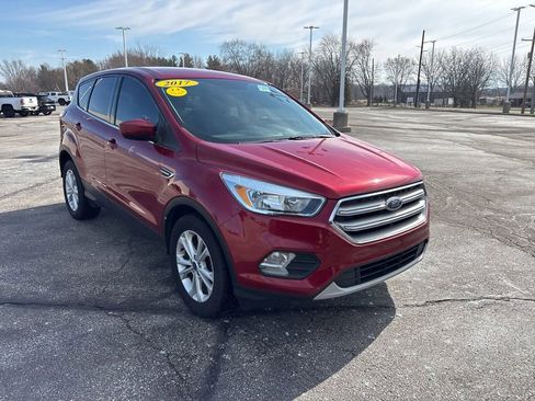 Used 2017 Ford Escape SE image 3