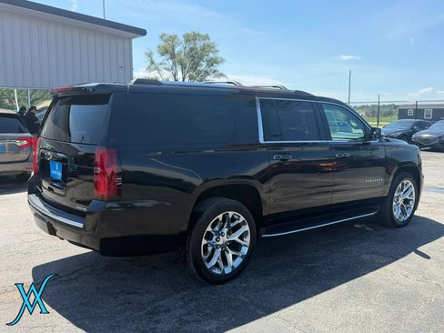 Used 2019 Chevrolet Suburban Premier AWD/4WD image 7