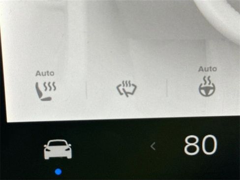 Used 2022 Tesla Model Y Long Range image 16