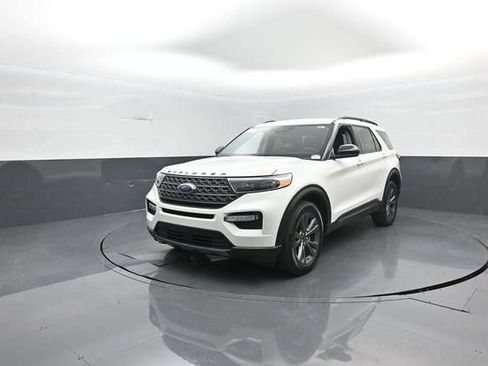Certified 2024 Ford Explorer XLT w/ Equipment Group 202A AWD/4WD image 4