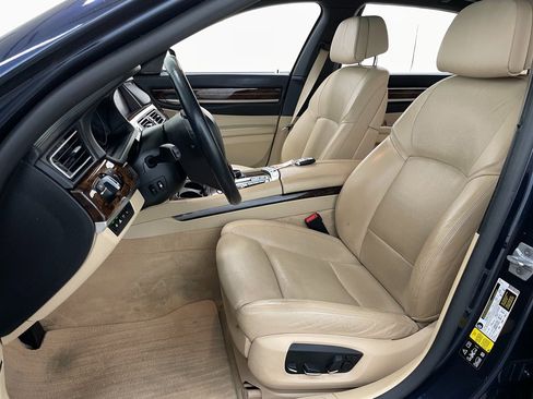 Used 2015 BMW 750Li xDrive image 27