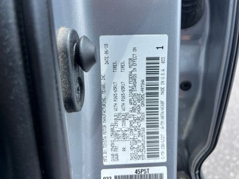 Used 2018 Toyota Tacoma TRD Sport AWD/4WD image 35