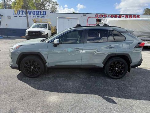 Used 2022 Toyota RAV4 XLE Premium image 5