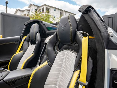 Used 2021 Chevrolet Corvette Stingray Premium Conv w/ Z51 Performance Package RWD image 16