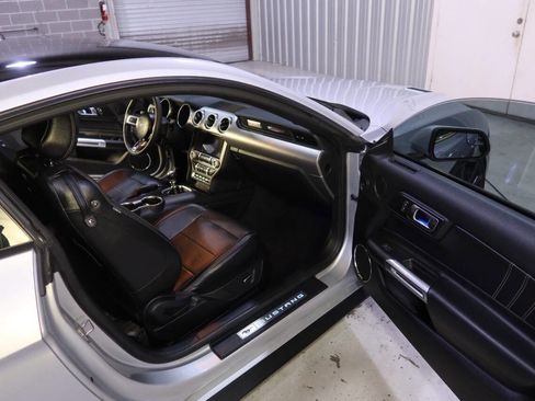 Used 2019 Ford Mustang GT Premium RWD image 12