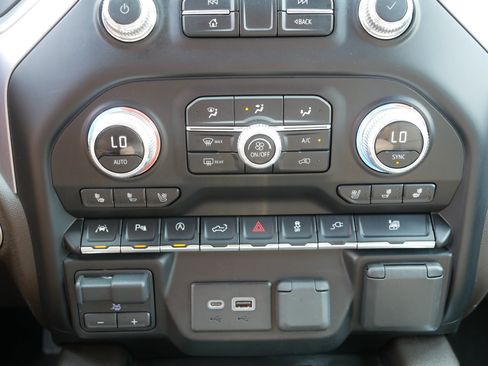 Used 2019 GMC Sierra 1500 SLT w/ SLT Premium Plus Package AWD/4WD image 23