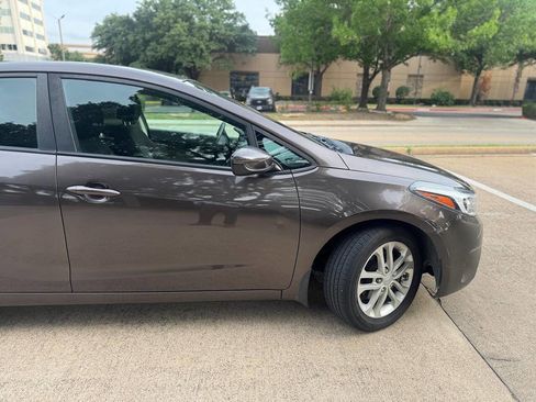 Used 2017 Kia Forte LX FWD image 11