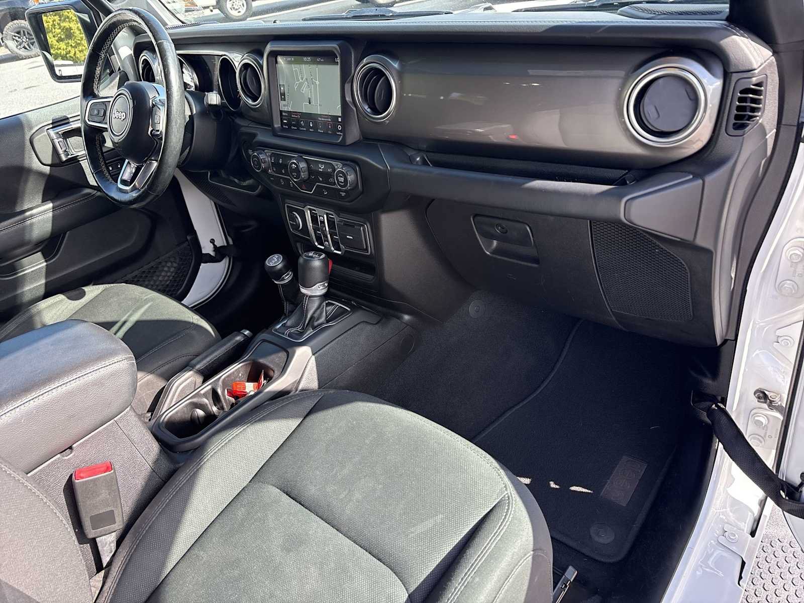 Used 2020 Jeep Wrangler Unlimited Sahara AWD/4WD image 29