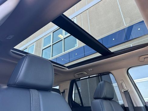 Used 2023 Honda Pilot Touring image 18