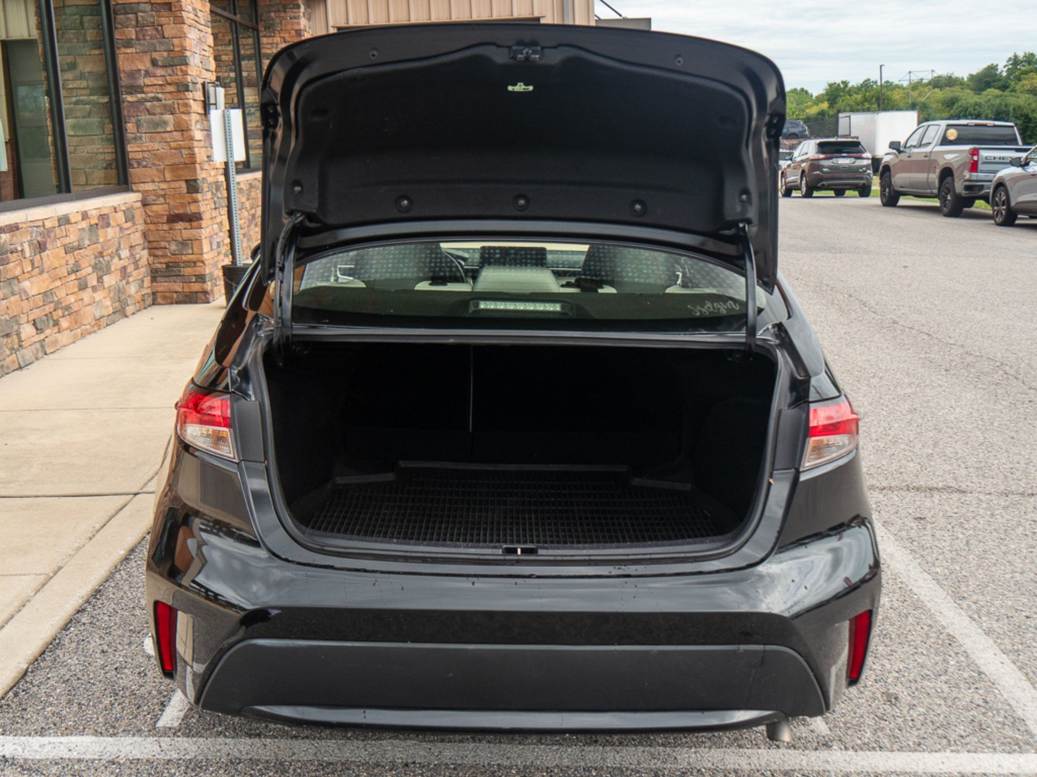Used 2022 Toyota Corolla LE FWD image 25