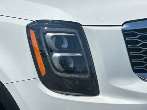 Used 2020 Kia Telluride SX w/ Towing Package FWD image 11