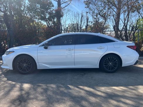 Used 2019 Toyota Avalon XSE image 18