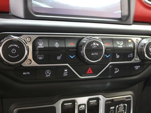 Used 2019 Jeep Wrangler Unlimited Rubicon AWD/4WD image 31