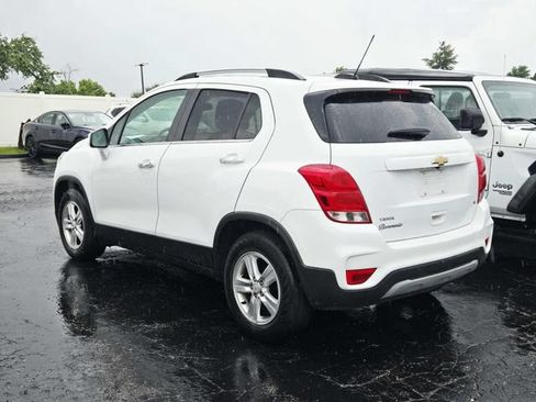 Used 2018 Chevrolet Trax LT w/ LT Convenience Package FWD image 2
