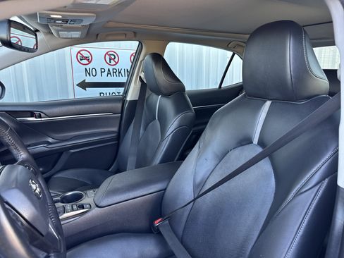 Used 2022 Toyota Camry XSE image 10