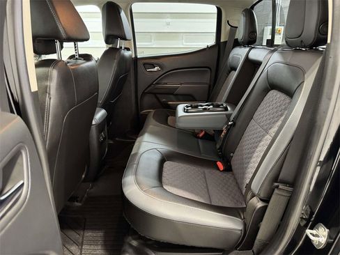 Used 2020 Chevrolet Colorado Z71 w/ Z71 Midnight Edition image 17