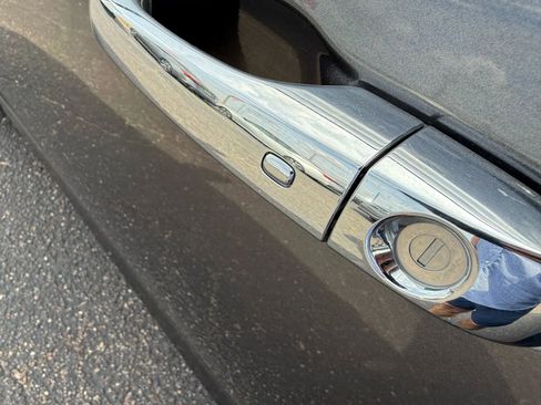 Used 2014 Chrysler 300 C image 8