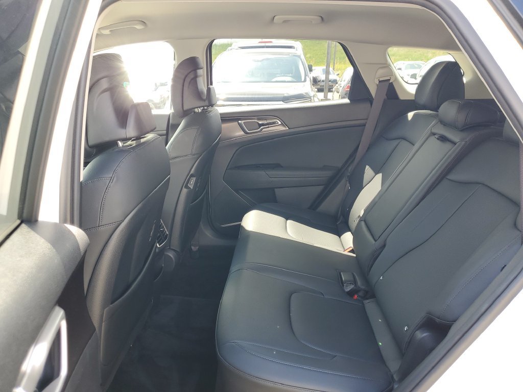 Used 2024 Kia Sportage EX AWD/4WD image 12