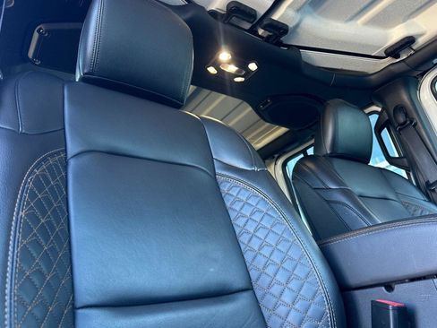 Used 2022 Jeep Wrangler Unlimited Sahara image 18