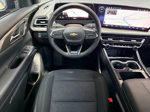 Used 2025 Chevrolet Traverse LT FWD image 29